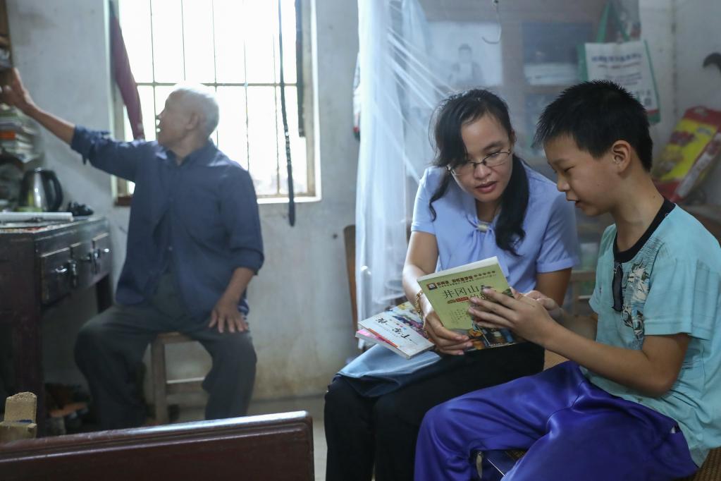 新华视点｜助力困境儿童走出困境——走近66.7万名儿童主任